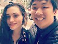 Phoebe Tonkin con un fan