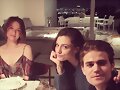 Phoebe Tonkin con su novio Paul Wesley