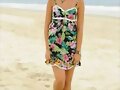 Bella Hartley en la playa