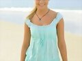 Bella Hartley en la playa