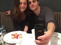 Phoebe Tonkin con su novio Paul Wesley