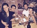 Phoebe Tonkin con su novio Paul Wesley