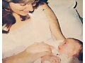 Phoebe Tonkin de peque&ntilde;a con su madre Jane Tonkin