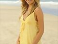 Bella Hartley en la playa
