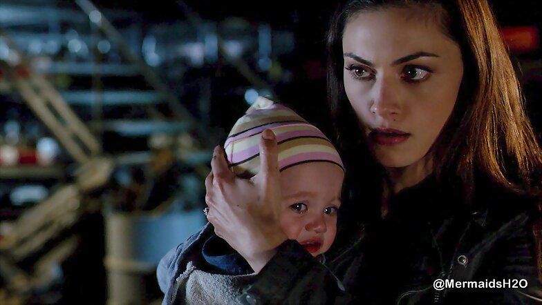 Phoebe Tonkin como Hayley en The Originals