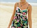 Bella Hartley en la playa