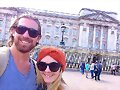 Cleo Massey con su novio Luke Dempsey en Londres