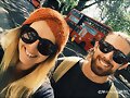 Cleo Massey con su novio Luke Dempsey en Londres