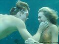 Bella y Will en el mar