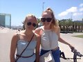 Cleo Massey con una fan en Barcelona, Espa&ntilde;a
