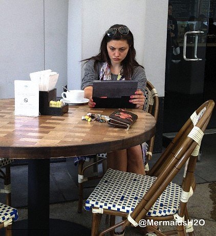 Phoebe Tonkin - Enjoying a Latte in an Los Angeles