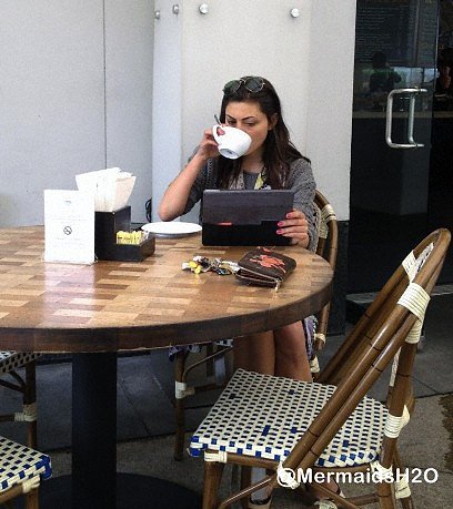 Phoebe Tonkin - Enjoying a Latte in an Los Angeles