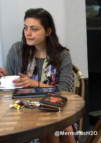 Phoebe Tonkin - Enjoying a Latte in an Los Angeles