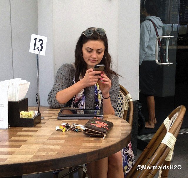 Phoebe Tonkin - Enjoying a Latte in an Los Angeles