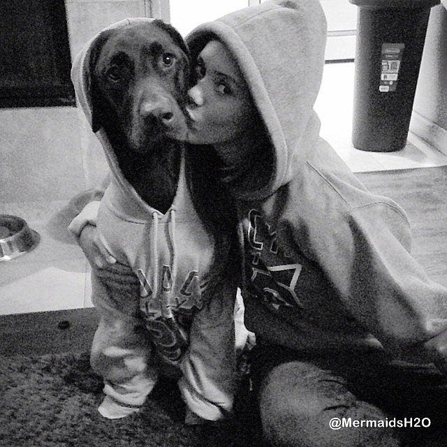 Allie Bertram y su perro Charles