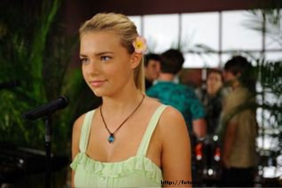 Bella Hartley en el bar "Rikki's"
