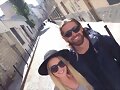 Cleo Massey y su novio en Roma