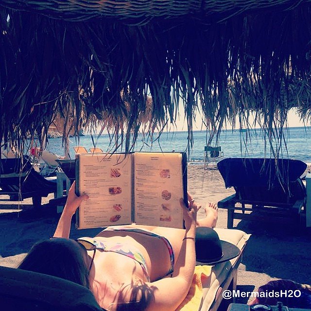 Cleo Massey en Santorini -The Black Beach, Perissa