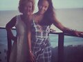 Allie Bertram con su madre