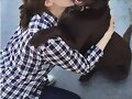 Allie Bertram y su perro Charles