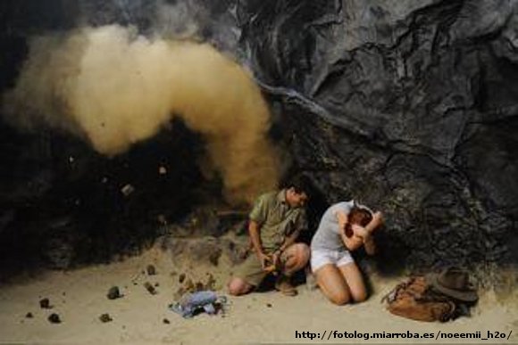 Ryan y Sophie detruyendo la cueva de Mako