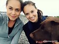 Allie Bertram y su perro Charles