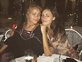 Phoebe Tonkin y la hermana de su novio Paul Wesley
