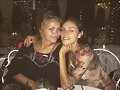 Phoebe Tonkin y la hermana de su novio Paul Wesley