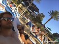 Luke Mitchell con su esposa Rebecca Breeds