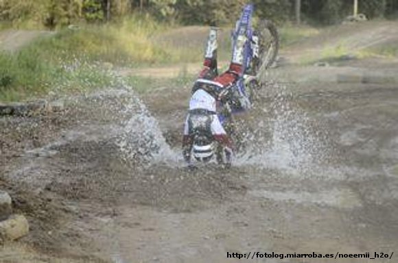 Nate cayéndose de la moto