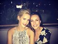 Claire Holt con su amiga Jessica McNamee