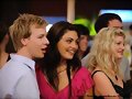 Las chicas en el bar celebrando su graduaci&oacute;n