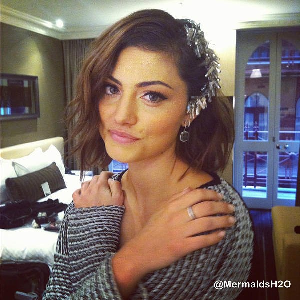 Phoebe Tonkin-Racing Melbourne Cup Celebrities2012