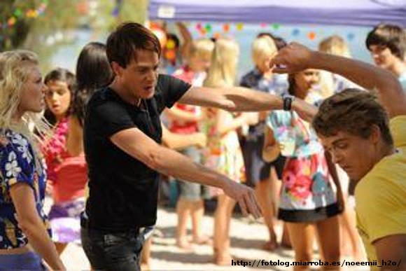 Zane peleándose con Will en la fiesta