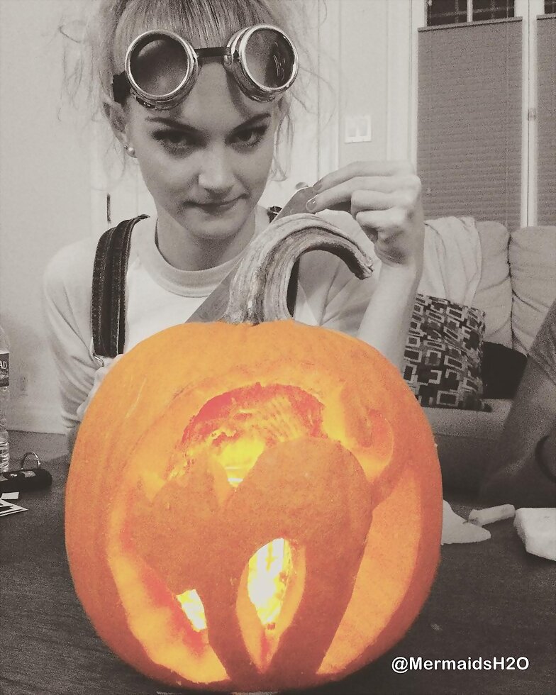 Cariba Heine - Halloween 2015