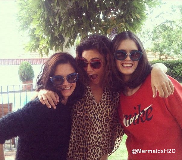 Phoebe Tonkin - Hugos Bar Pizza (Nov 23, 2012)
