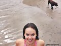 Allie Bertram y su perro Charles