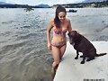 Allie Bertram y su perro Charles