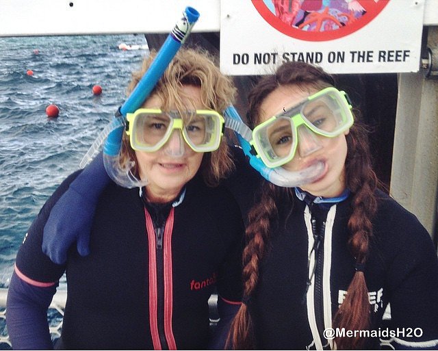 Allie Bertram con su madre