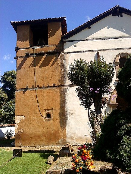 Iglesia en Cuanajo Michoacan / Foto de QUC