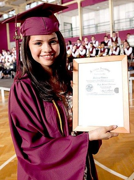 Selena se ha graduado