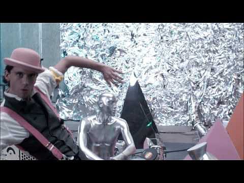 MIKA - BLAME IT ON THE GIRLS