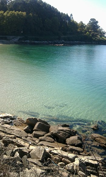 Rocas y mar.