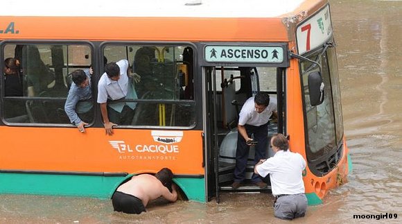 De agua hasta la cintura.