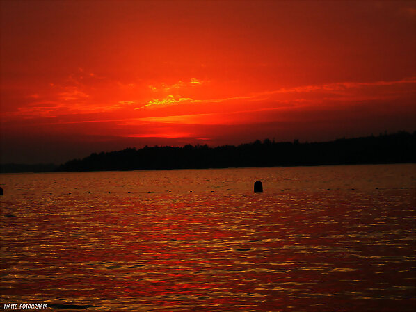 Rojo fuego sobre el mar...