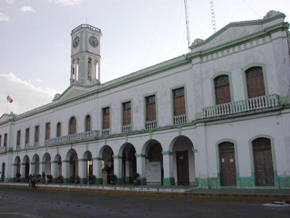 Palacio de motul.  "MOTUL COMO TE QUIERO"