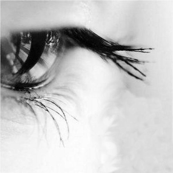 La mirada perdida casi sin vida...