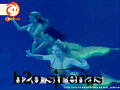las chicas nadando