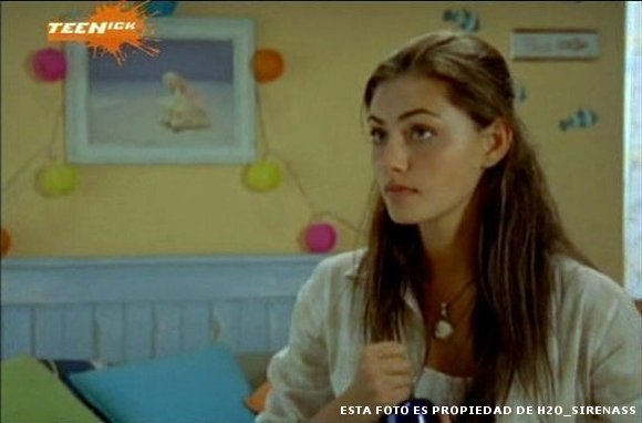 cleo en su habitacion