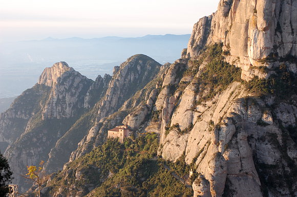 MONTSERRAT MONTAÑAS